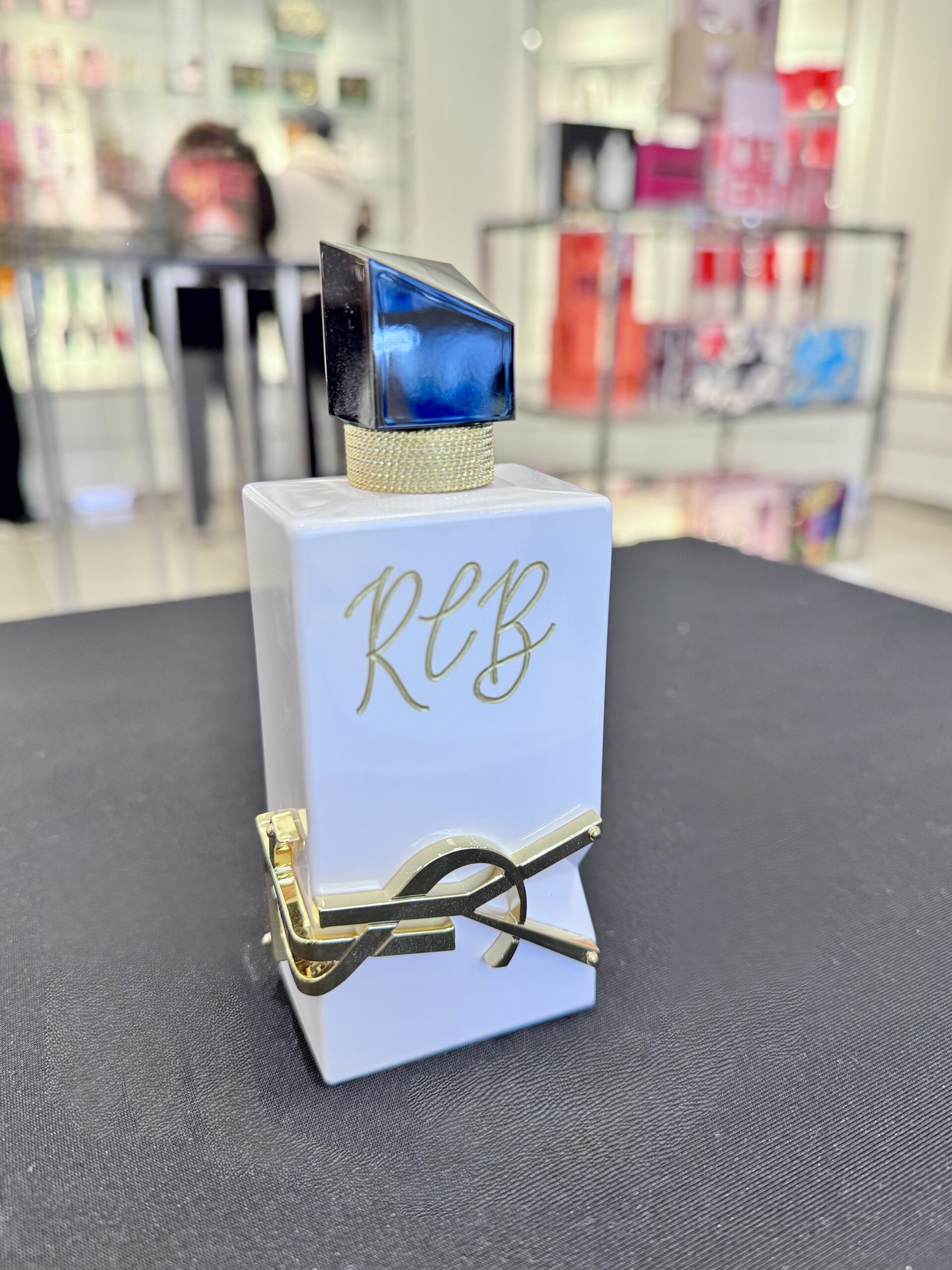 White-Gold-Black-Spray-Bottle-YSL-Yves-Saint-Laurent-Libre-Leau-nue-Calligraphy-Engraved-RCB-Live-Event-Artist-KPCalligraphy-Nordstrom-Atlanta-Georgia-Mothers-Day-2025-scaled.jpg